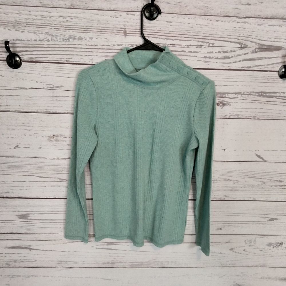 "No Brand" woman's like a turtle neck shirt